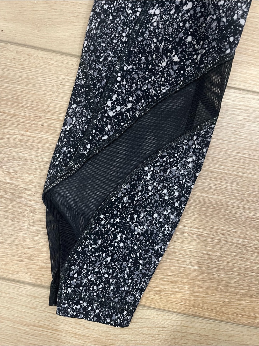 Lululemon Women’s Black Speckled Active Leggings - Picture 3 of 4